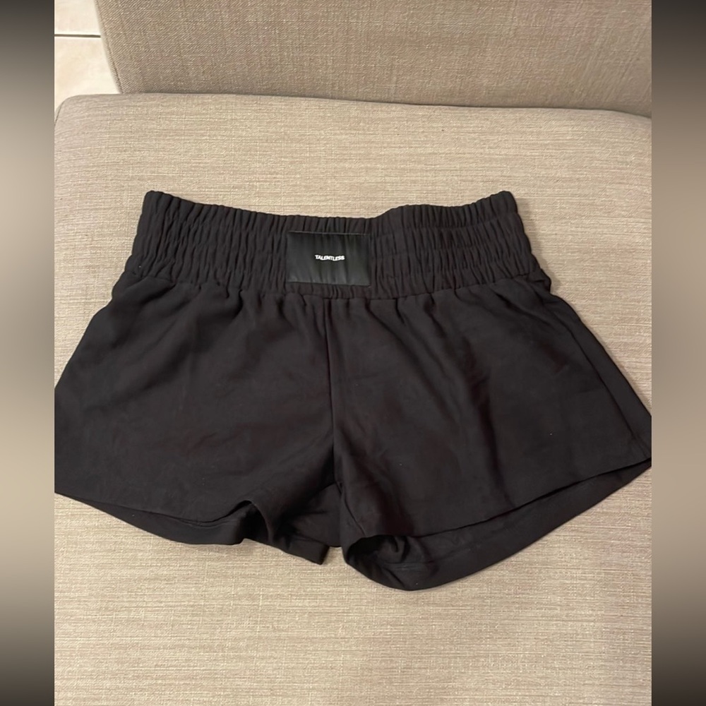 Talentless shorts (M)